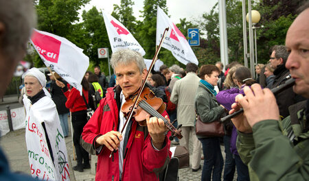 Bereits seit Jahren (Foto: 25. Mai 2013) protestieren Berliner M... Bereits seit Jahren (Foto: 25. Mai 2013) protestieren Berliner M...