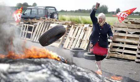 Kampf gegen die geplanten Arbeitsmarktgesetze: Blockade einer Ra... Kampf gegen die geplanten Arbeitsmarktgesetze: Blockade einer Ra...