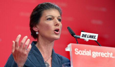Sahra Wagenknecht am Sonntag bei ihrer Rede auf dem Linke-Partei... Sahra Wagenknecht am Sonntag bei ihrer Rede auf dem Linke-Partei...