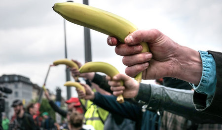 Aufruhr ohne Ende: Am 24. Mai versammelten sich 40.000 Gewerksch... Aufruhr ohne Ende: Am 24. Mai versammelten sich 40.000 Gewerksch...