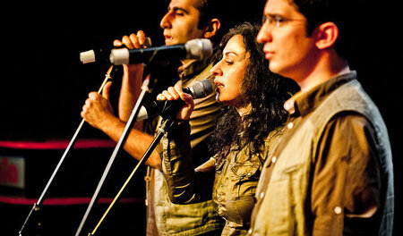 Grup Yorum bei der Rosa-Luxemburg-Konferenz in Berlin (Januar 20...