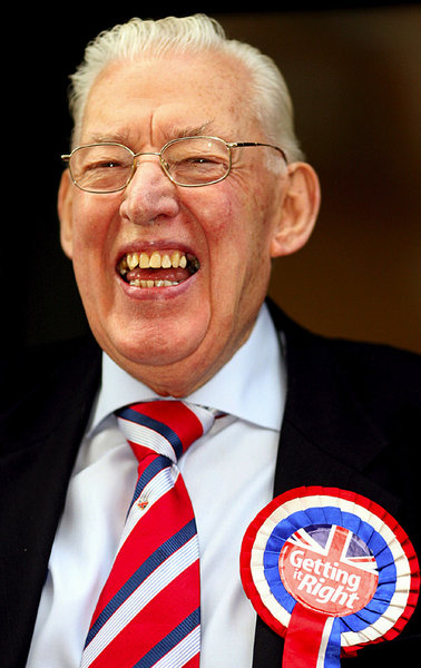 Ian Paisley sieht die englische Sprache bedroht Ian Paisley sieht die englische Sprache bedroht