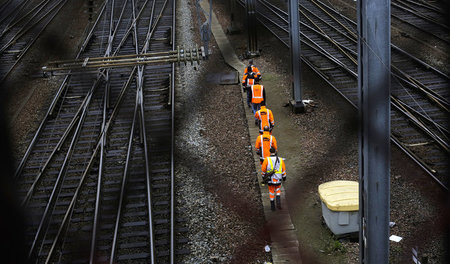 Alle Räder stehen still: Arbeiter der französischen Eisenbahnges... Alle Räder stehen still: Arbeiter der französischen Eisenbahnges...