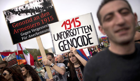 Protest für die Anerkennung des Genozids an den Armeniern (Berli... Protest für die Anerkennung des Genozids an den Armeniern (Berli...