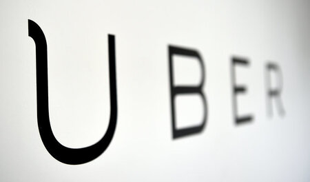 Logo des »Taxischrecks« Uber, einer US-Plattform der Sharing Eco... Logo des »Taxischrecks« Uber, einer US-Plattform der Sharing Eco...