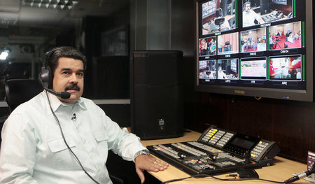 Venezuelas Präsident bei seiner wöchentlichen Radiosendung »In K... Venezuelas Präsident bei seiner wöchentlichen Radiosendung »In K...