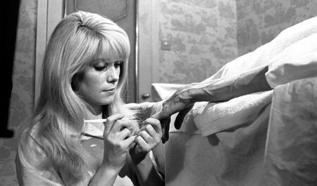 Carol (Catherine Deneuve) lebt in einer Wahnwelt Carol (Catherine Deneuve) lebt in einer Wahnwelt