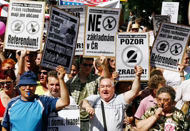 »Unterminieren die Verteidigungsbereitschaft des Landes« – Gegne... »Unterminieren die Verteidigungsbereitschaft des Landes« – Gegne...