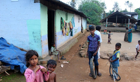 Abgehängt: Von knapp 600.000 Dörfern in Indien ist ein großer Te... Abgehängt: Von knapp 600.000 Dörfern in Indien ist ein großer Te...