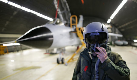 »Tornado«-Flugzeuge der Bundeswehr spähen über Syrien Ziele aus ... »Tornado«-Flugzeuge der Bundeswehr spähen über Syrien Ziele aus ...