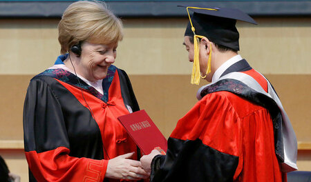 Ein bisschen Spaß muss sein: Angela Merkel erhält am Sonntag die...