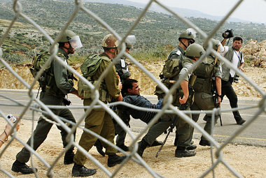 Mauergegner verhaftet: Bilin im Westjordanland Anfang April