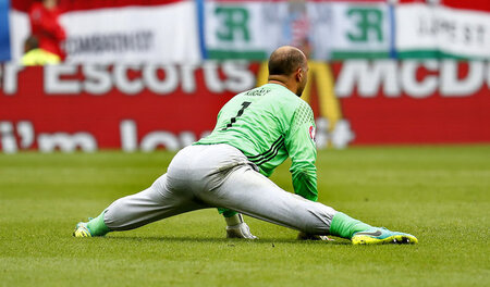 Tolle Hose, toller Keeper und der älteste Spieler der EM: Gabor ...