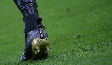 Badelatschen? Pogba spielt in seiner eigenen Schuh-Liga Badelatschen? Pogba spielt in seiner eigenen Schuh-Liga