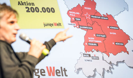 Ingo Höhmann, Leiter des jW-Aktionsbüros, erläuterte auf der auß...
