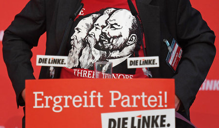 Redner mit Statement: Landesparteitag der Linkspartei in Sachsen