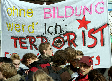 Perspektiven junger Leute. Proteste gegen Bildungspolitik in Nor... Perspektiven junger Leute. Proteste gegen Bildungspolitik in Nor...