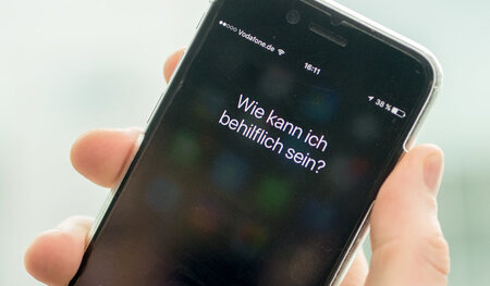 Immer in der Tasche: Eine »Helfer-Applikation« namens Siri gehör...