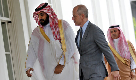 Höhepunkt seiner Kriegsvorbereitungstournee: Saudi-Arabiens stel...