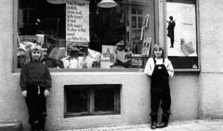 Lebe wild und gefährlich, zum Beispiel in der Basis Buchhandlung...