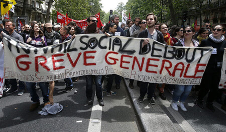 Ihr Recht, wie hier zum Generalstreik am 14. Juni auf die Straße...