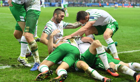 Wo ist der Brady? Irlands Spieler kurz nach der »Erschaffung des...
