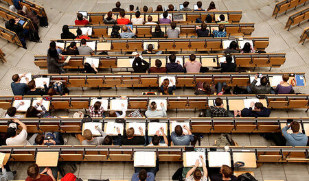 Linker Platz frei, rechter Platz frei – der »Numerus Clausus« (N...