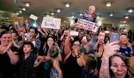 Seine Fans bejubeln ihr Idol Bernard »Bernie« Sanders weiter, wi...