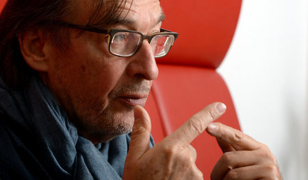 Wolfgang Schorlau am 12. November 2014 bei einem Interview in St...