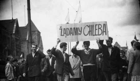 Schnell wurden die Forderungen der Poznaner Arbeiter radikaler. ...