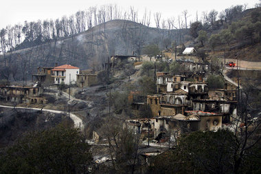 Livadaki, rund 350 Kilometer südwestlich von Athen: Die Flammen ...
