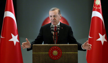Macht auf Versöhnung: Der türkische Präsident Erdogan bei einer ...