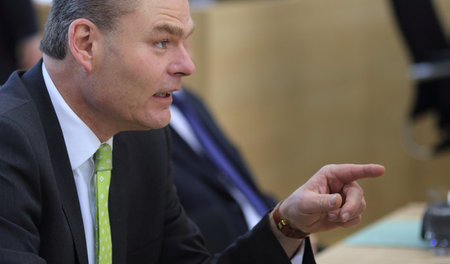 Holger Stahlknecht (CDU) am 27.02.2015 in Magdeburg. Bei der Des...