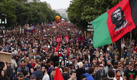 Zehntausende gingen in Paris erneut gegen die »Arbeitsmarktrefor...