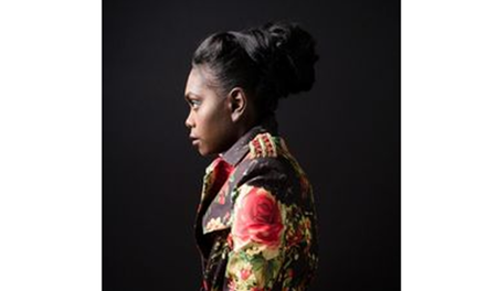Maninydjama Maymuru aus dem Städtchen Yirrkala wird Australien v...
