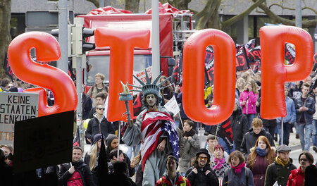 Proteste gegen die Abkommen CETA und TTIP in Hannover (23. April...