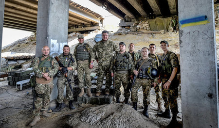Gruppenbild mit dem obersten Kriegsherrn: Der ukrainische Präsid...