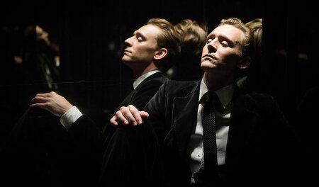 Mann brät Hund (des Architekten): Tom Hiddleston als Arzt Robert...