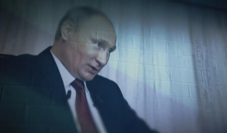 Wladimir Putin, an eine Wand ­projiziert: »Spiel im Schatten«