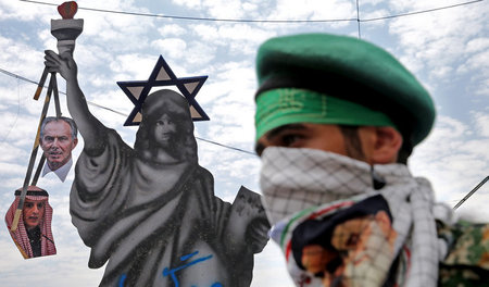 Feinde des Imperialismus mit reaktionärer Attitüde. Foto von ein...