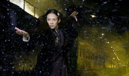 Gong Er (Zhang Ziyi) bereitet sich auf den Zweikampf vor: »The G...