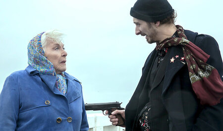 Charlie (Nicolas Lumbreras) ist seiner Tante (Line Renaud) gefol...