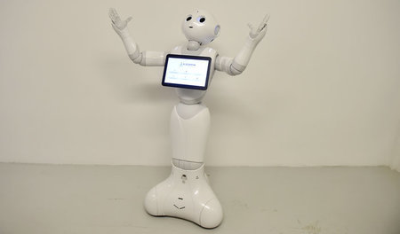 Ist diese Maschine ein Künstler, der »selbständige Entscheidunge... Ist diese Maschine ein Künstler, der »selbständige Entscheidunge...