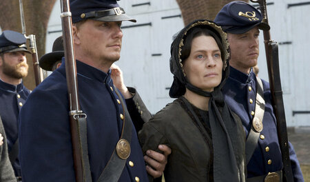 Mary Surrat (Robin Wright) wird als Verschwörerin verhaftet: »Di... Mary Surrat (Robin Wright) wird als Verschwörerin verhaftet: »Di...
