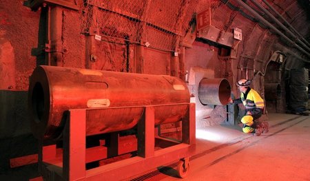 Das »Forschungszentrum« und geplante Endlager für Atommüll in Bu... Das »Forschungszentrum« und geplante Endlager für Atommüll in Bu...