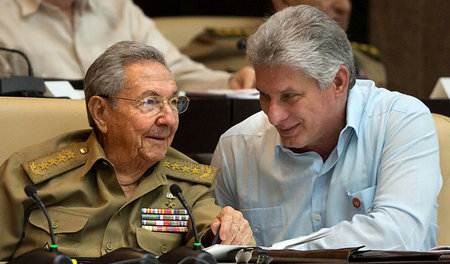 Kubas Präsident Raúl Castro und sein Stellvertreter Miguel Díaz-... Kubas Präsident Raúl Castro und sein Stellvertreter Miguel Díaz-...