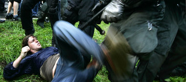 Polizeialltag in Deutschland: Das Prügeln wehrloser Menschen