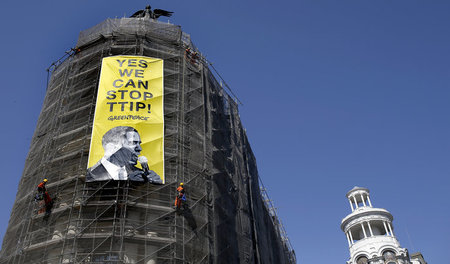 Widerstand europaweit: Am Sonntag hängten Aktivisten in Madrid e...