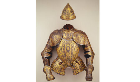 Eine Rüstung ohne Inhalt – Harnischbrust und Schützenhaube in de...