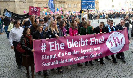 »Gezielte Fehlinformationen und verschwörerische Begriffe«: Demo...